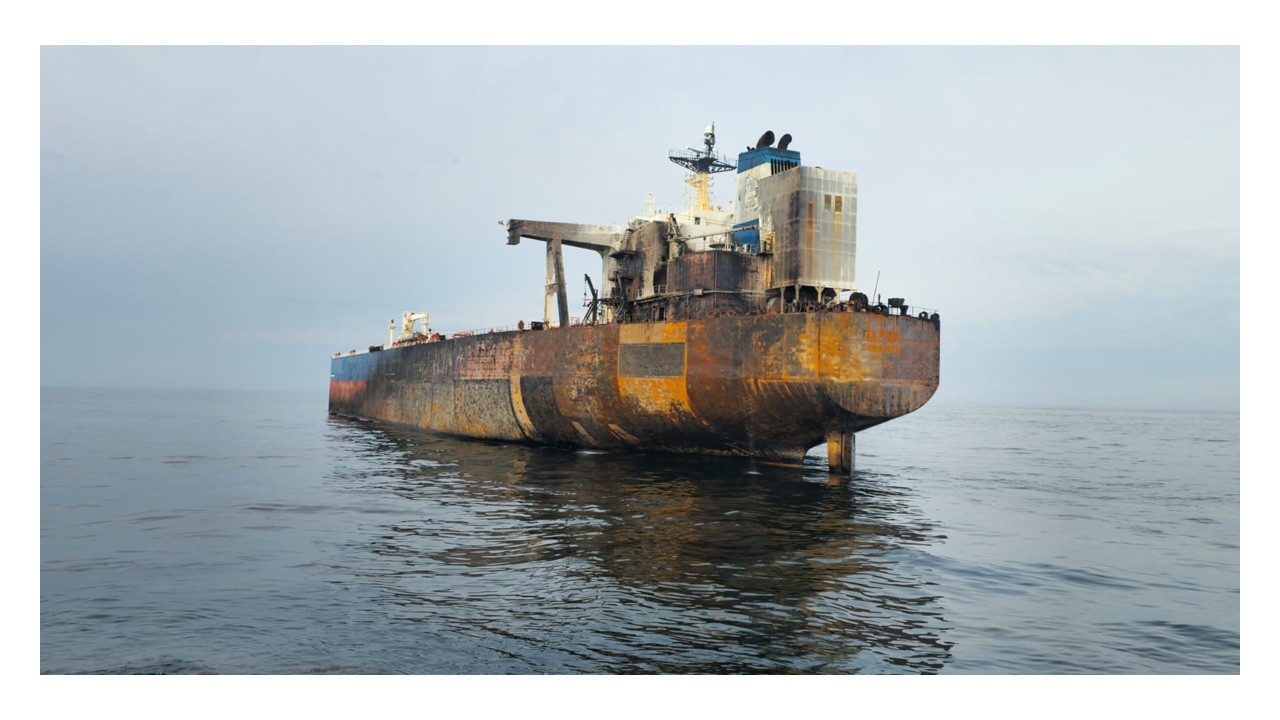 Kandıra açıklarında vurulan tanker KAIROS'ta sızıntı tespit edildi