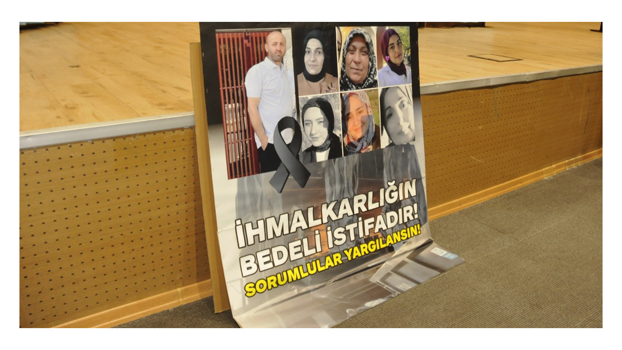 Yangında hayatını kaybedenlerin fotoğrafı meclise getirildi