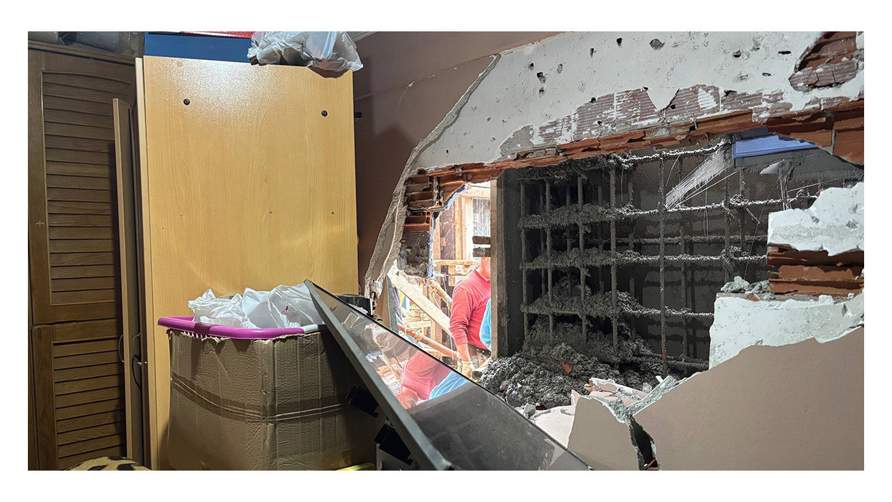 Evde otururken, yatak odası yıkılıd!