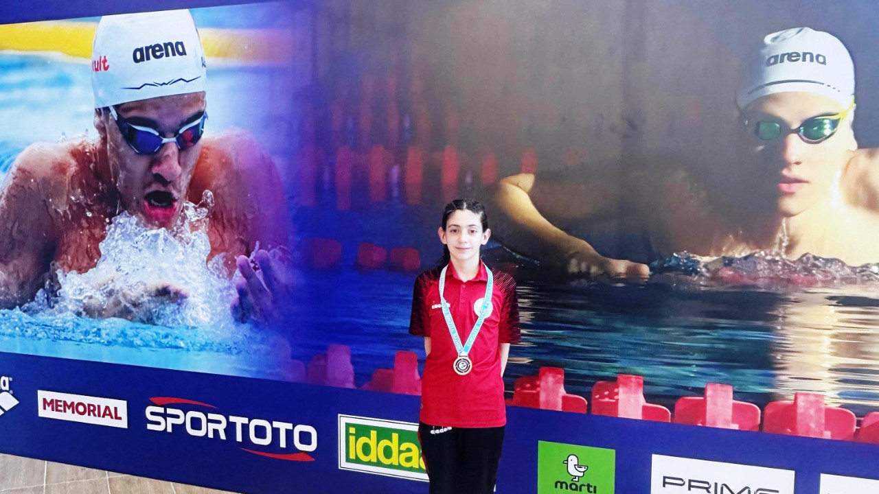 Körfezli yüzücü Trabzon'dan madalyayla döndü