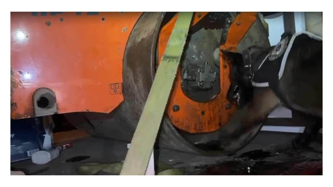 Kocaeli'de dev operasyon: Asfalt silindirinde bakın ne bulundu