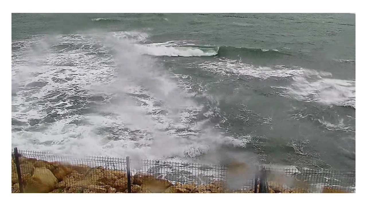 Kocaeli'de fırtına etkili oluyor: Sahillerde dalgalar yükseldi!