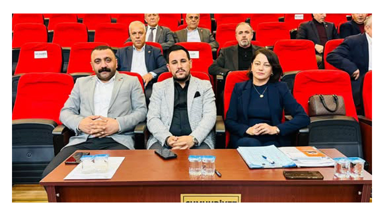 CHP’li meclis üyeleri o müdürün peşini bırakmıyor