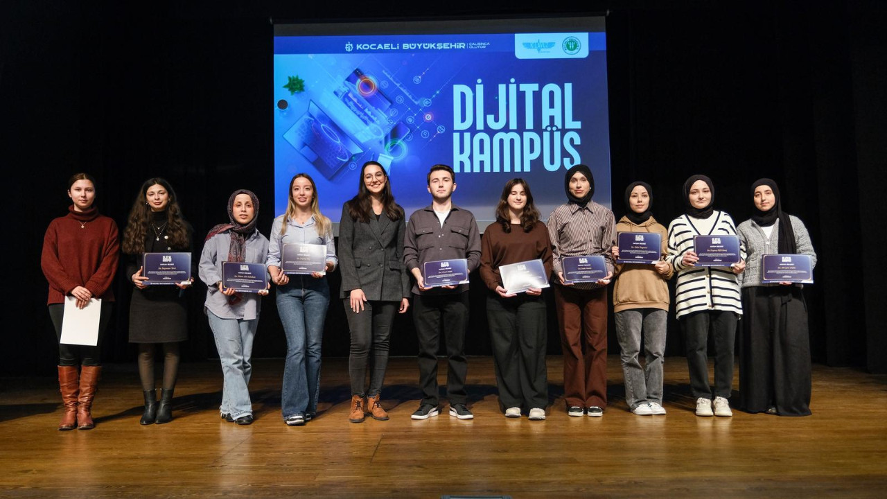 Dijital Kampüs’te eğitimlerini tamamlayan 235 genç sertifikalarına kavuştu