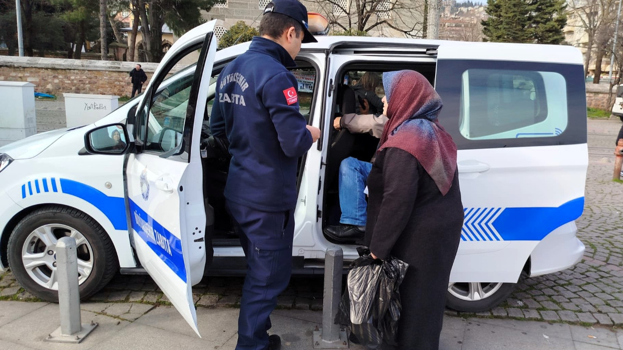 Kocaeli Büyükşehir Belediyesi Zabıtası’ndan örnek davranış