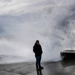 İstanbul'da lodos etkili oldu, dev dalgalar sahili kapladı
