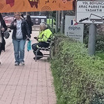 “Bir adımla ölümden döndü!” Dolphin AVM’nin reklam panoları tehlike saçıyor