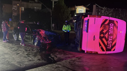 Gebze'de servis devrildi: 1 yaralı