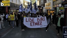 Gebze’deki liseliler öğretmenleri için alanlara çıktı