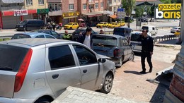 Santral rampasında freni boşalan otomobil araçların arasında daldı: Yaralılar var