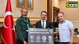 Vali Aktaş’a çok özel hediye