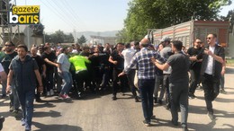 Biber gazlı müdahale: TÜPRAŞ’ta polis ve işçi burun buruna! E-5 bağlantısı kapatıldı!