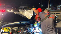Kocaeli’de otomobil bariyerlere saplandı! Sürücünün burnu bile kanamadı