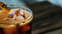 Su ihtiyacını asitli içeceklerden karşılamak büyük sorunlara yol açabilir