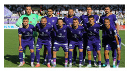 Mor menekşeler söndü