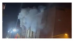 Körfez'de 4 katlı mobilya deposunda yangın