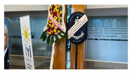 İYİ Partilileri CHP’li başkanın çelengi karşıladı