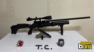 Üzerinden tüfek ve tabanca çıktı