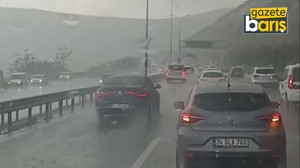 Kocaeli'de aniden bastıran dolu sürücülere zor anlar yaşattı