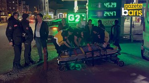 Yaya geçidinden geçen kadına araba çarptı!