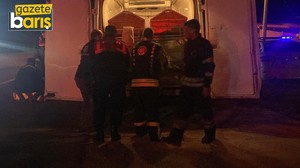 Bariyerlere giren otomobil, iki kişiye mezar oldu