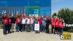 Direnip kazanmışlardı grevdeki işçilere moral verdiler