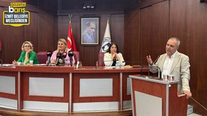 AKP’nin Grup Başkan Vekilinden Büyükakın’ı eleştiren Hürriyet’e “Süpersin”