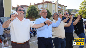 Başkan Söğüt cirit şenliğinde halay çekti
