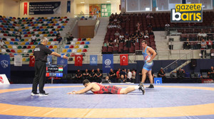 Güreşçiler minderde terlemeye devam ediyor