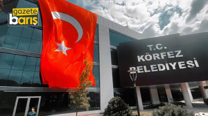Körfez Belediyesi, Erdoğan'ın çağrısı sonrası dev bayrak astı