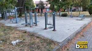 Beton zeminde tehlike! Parkta çocuklar risk altında