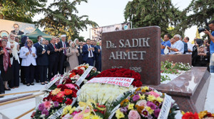 Dr. Sadık Ahmet kabri başında anıldı