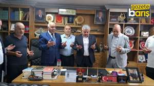 MHP'liler el açtı dua etti