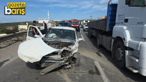 Kocaeli'de otomobil bariyere çarptı: 4 yaralı