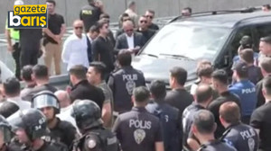 Gürsel Tekin'e su fırlattılar: 'İsterse kurşun atsınlar!'