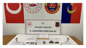 Kocaeli’de uyuşturucu operasyonu: 737 hap ve 117 sentetik ecza ele geçirildi