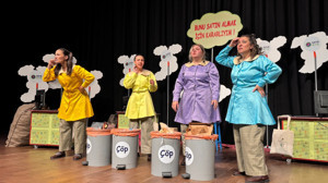 ‘Çöpe hiç at, sıfır olsun’ tiyatro oyunu ile çocuklara çevre bilinci aşılanıyor