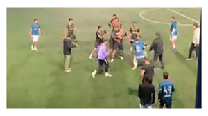 İzmit'teki halı saha maçında yumruklar konuştu!