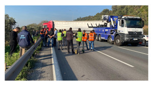 Kocaeli’de Tır kazası TEM'i kilitledi
