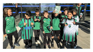 Hediyeleri bizzat Agyei verdi! Sempozyumda büyük ilgi