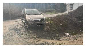 Yol böyle bırakılır mı? Biri bacağını kırdı diğeri aracıyla uçtu!