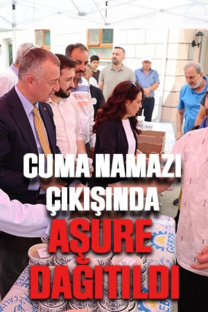 Cuma namazı sonrası aşure dağıtıldı