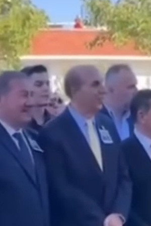 Şehit cenazesinde rezil kahkahalar