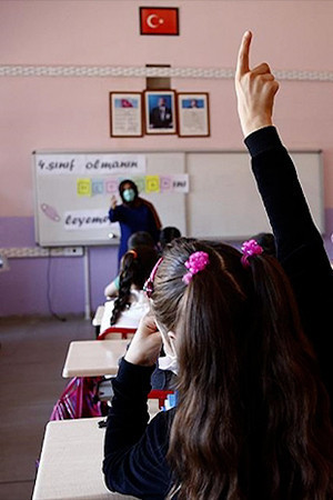 Bakan açıkladı: Ara tatiller kalkıyor mu?