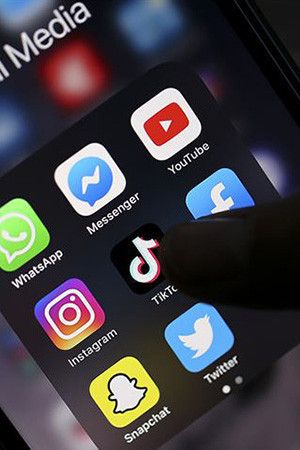 Sosyal medyada yaş sınırı yolda!