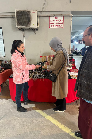 Pazarcı esnafından örnek davranış