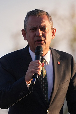 Özel binlerce emekliye seslendi: Meclis meydandır!