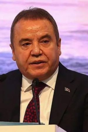 Muhittin Böcek hastaneye kaldırıldı