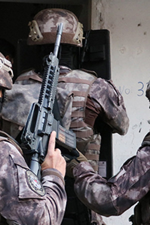 DEAŞ ve FETÖ terör örgütlerine operasyon: Gözaltılar var