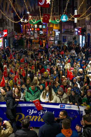 Gebze’de ramazan coşkusu fener alayı ile başladı
